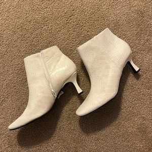 Creme/White Low Rise Boots